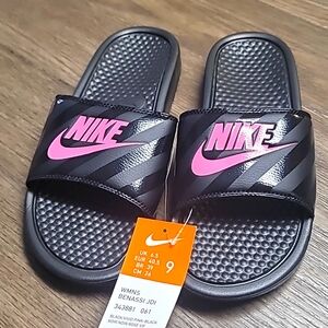🎉New🎉 Womens Nike Slides - Sandals